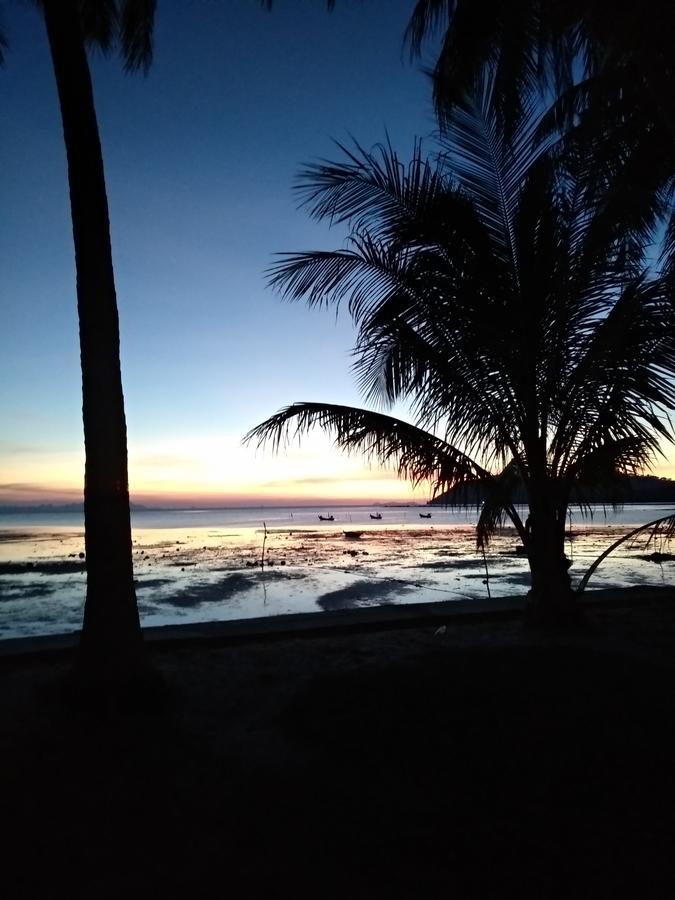 海滩度假屋 Taling Ngam Beach 外观 照片