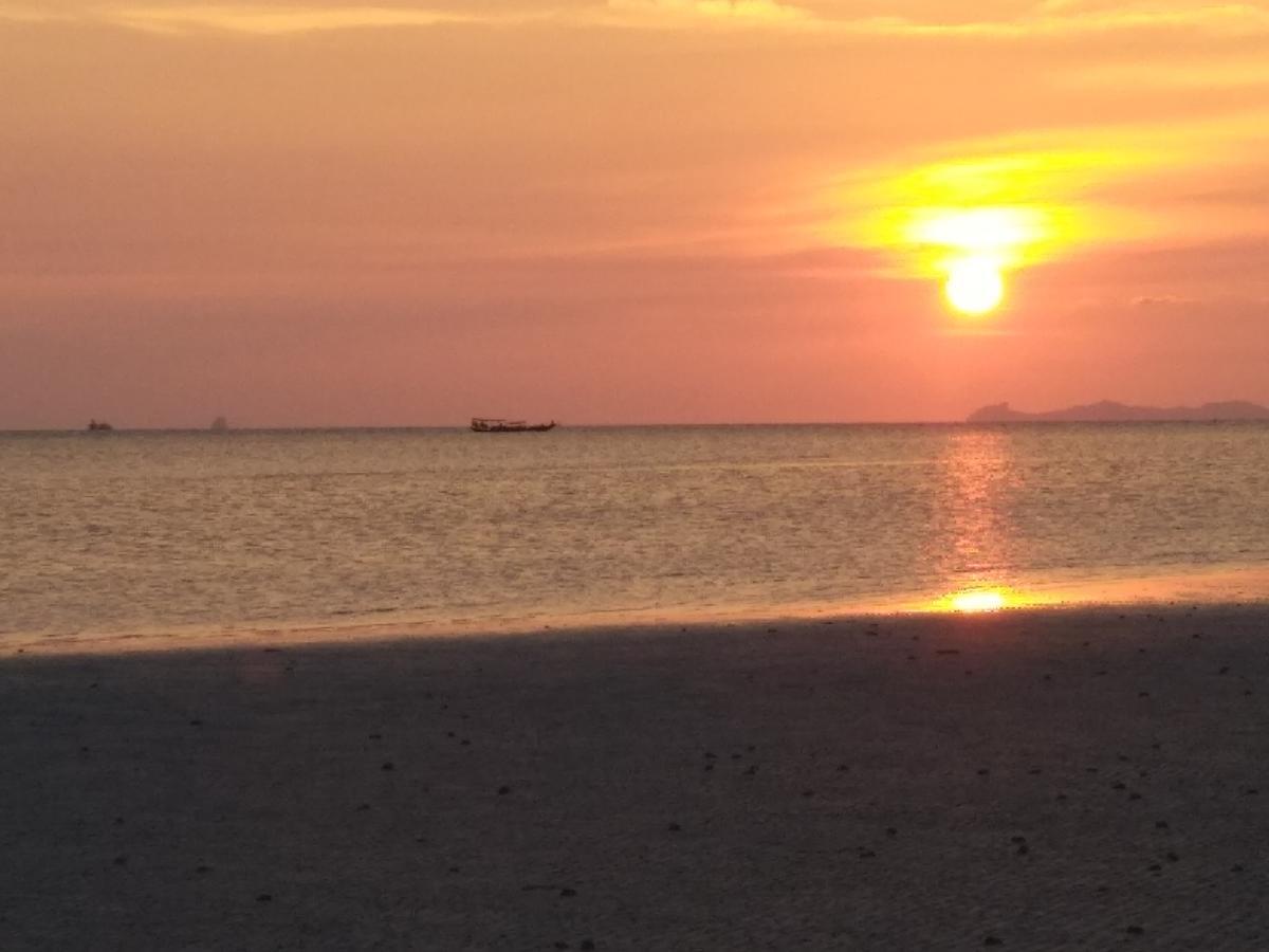海滩度假屋 Taling Ngam Beach 外观 照片